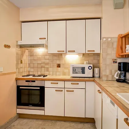 Apartment 2* A Brides-les-bains, 1ch, 2 Parkings, Balcon Sud, Proche Telecabine Et Thermes - Fr-1-512-2 *